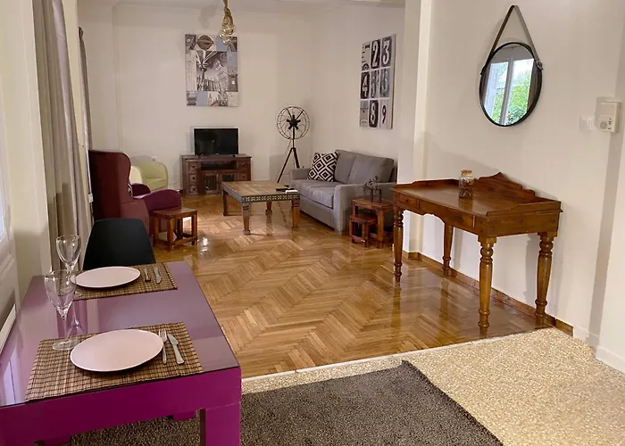 Spacious 2 Bedroom Downtown - Explore Center By Foot